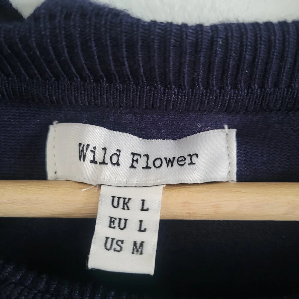 WILDFLOWERS Size L Sweater With Sheer Petal Applique Sleeves Ruffle Trim - Picture 3 of 10